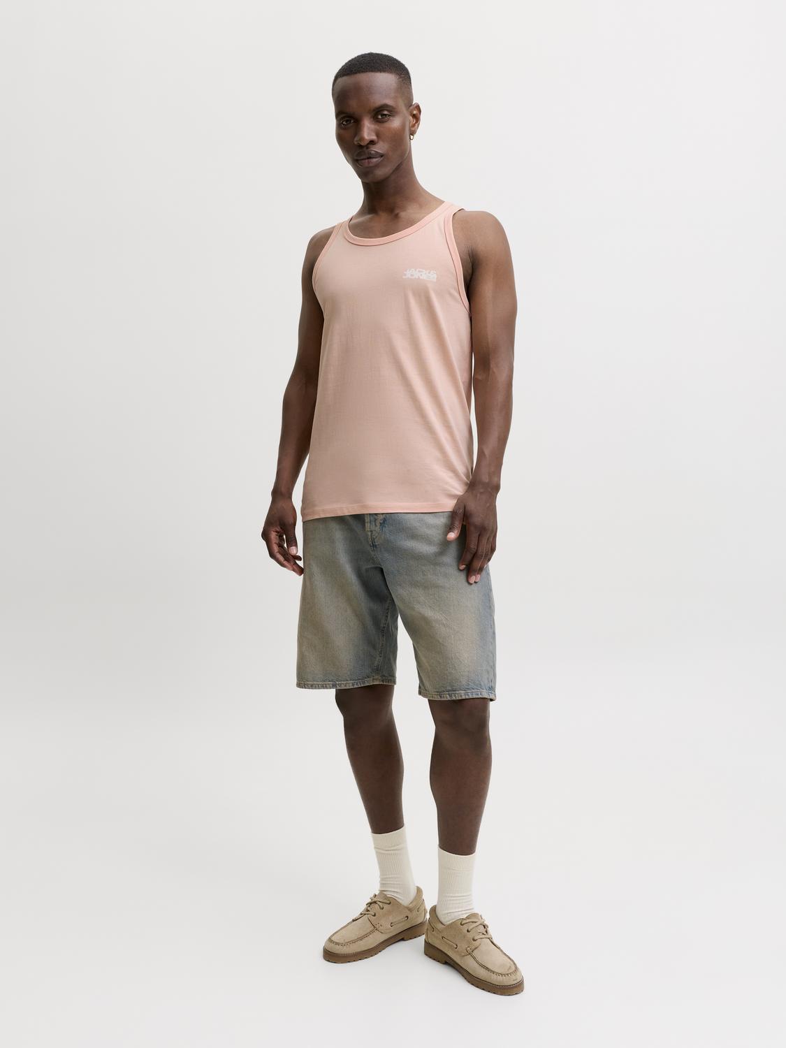 model_shot-front_full